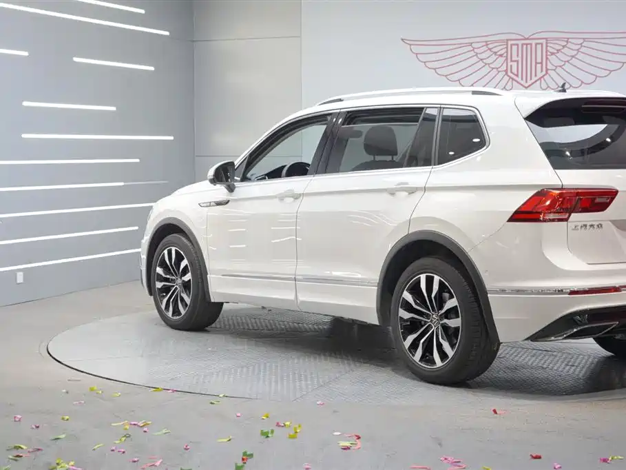 Volkswagen Tiguan L 2021 330TSI Automatic 2WD R-Line Premium фото 3