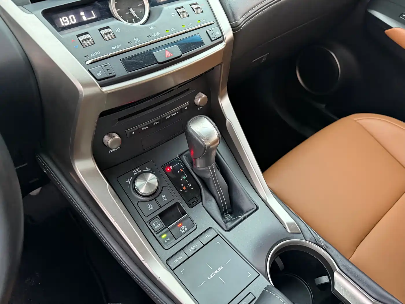 Lexus NX 2018 Model 300 FWD Fengxing Edition фото 17