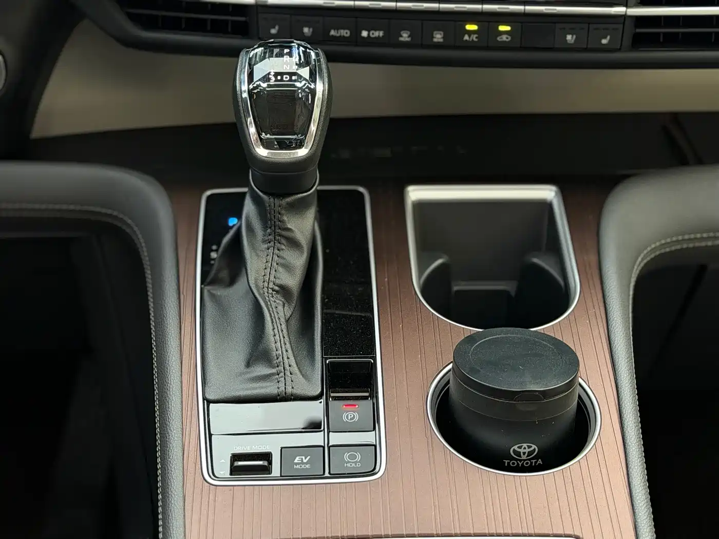 Toyota Sienna 2023 2.5L Hybrid Comfort Edition фото 17