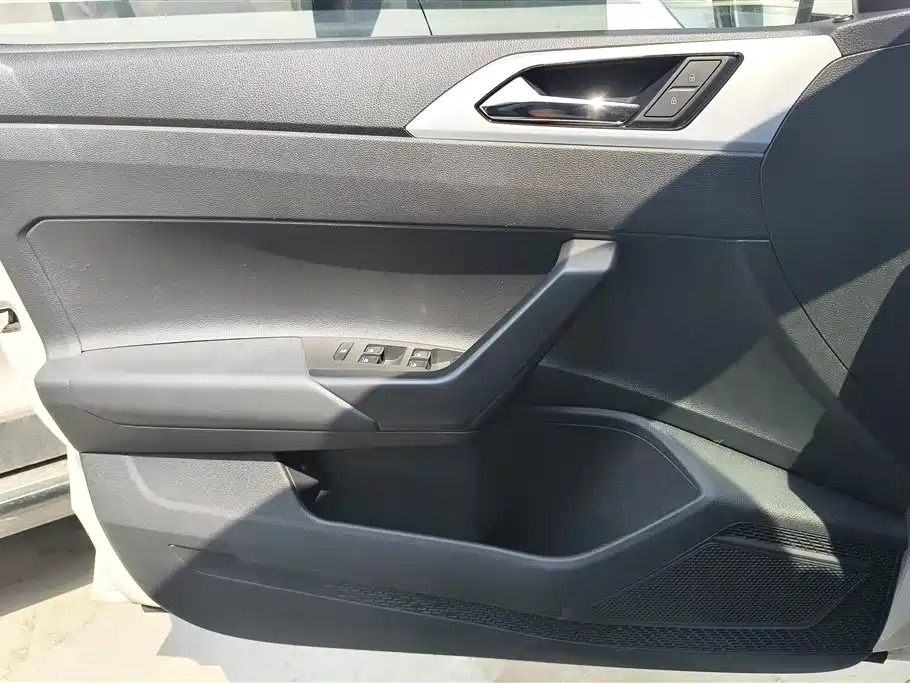 Volkswagen Polo 2019 Plus 1.5L Automatic Colorful Tech Edition фото 7
