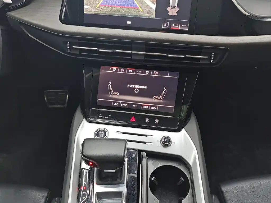 AUDI Q6