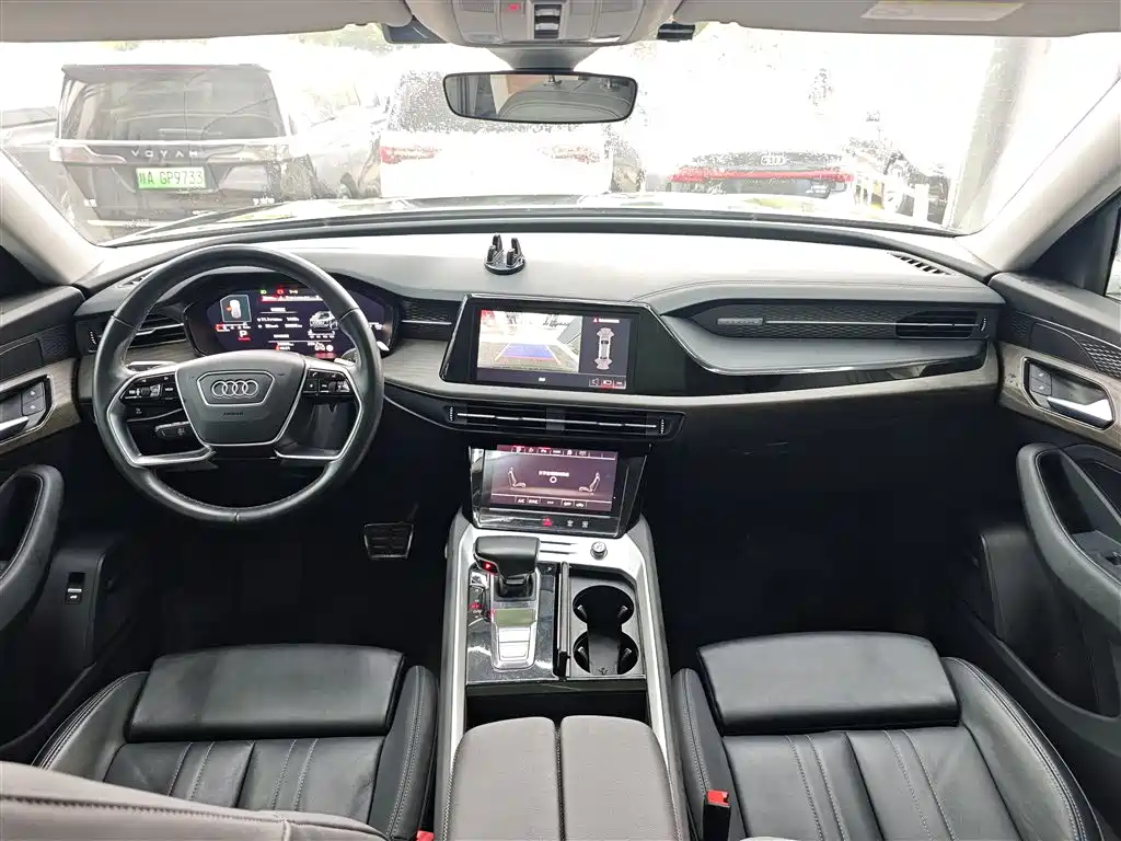 AUDI Q6