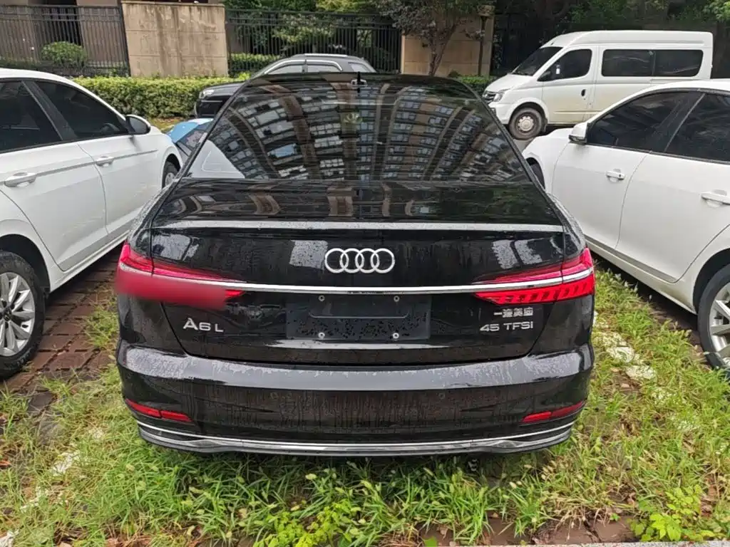 Фото 6 - Audi A6L