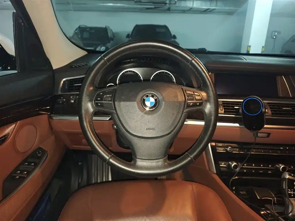 BMW 5 Series GT 2014 528i Leading фото 3