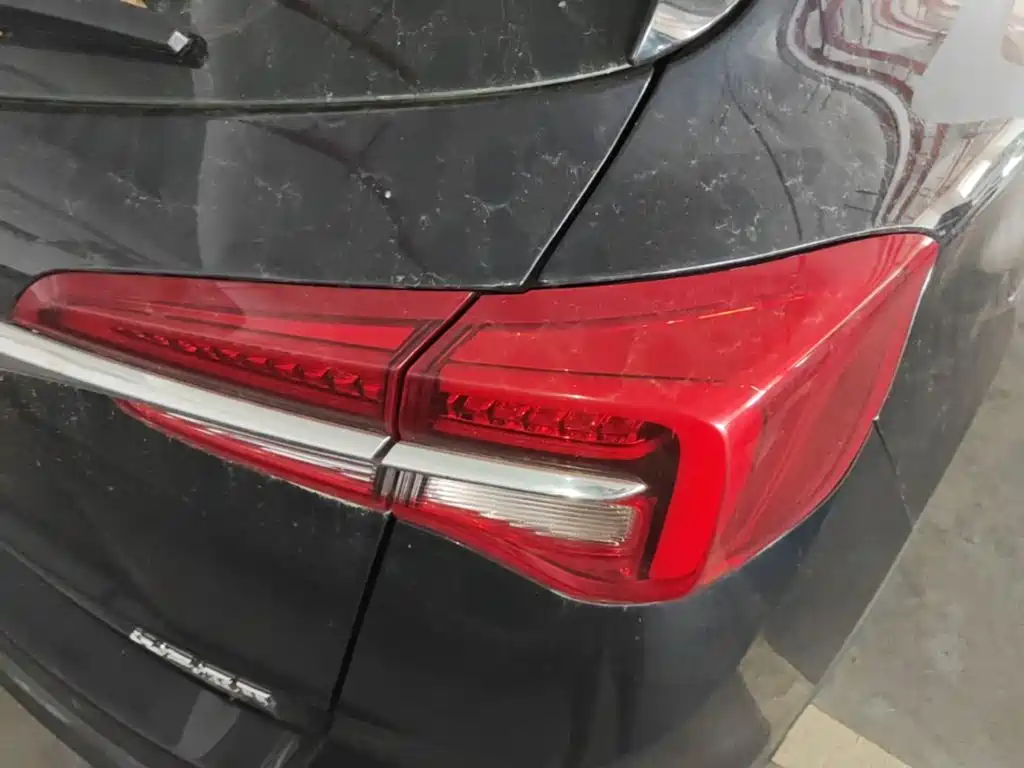 Photo 8 - Buick Envision Plus