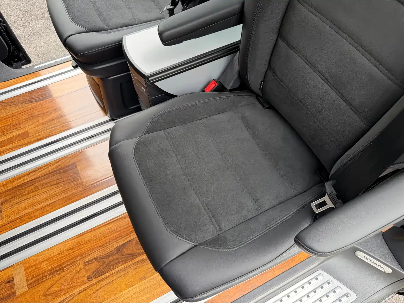 Volkswagen Multivan 2017 2018 2.0TSI 4WD Premium Edition 7-Seater