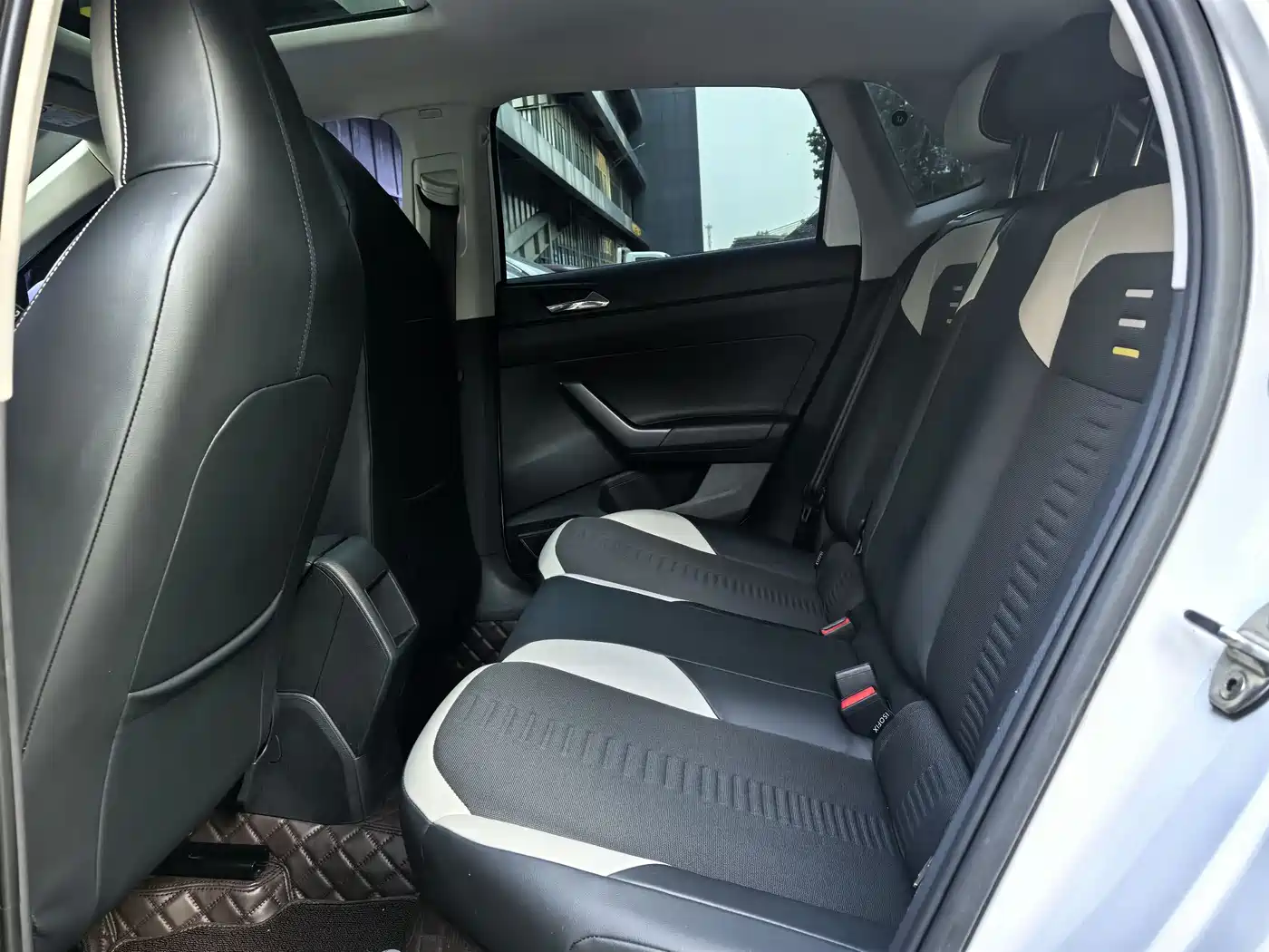 Volkswagen Polo 2019 Plus 1.5L Automatic Colorful Tech Edition фото 9