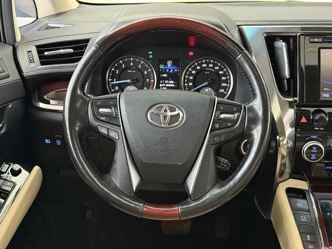 Toyota Alphard 2018 3.5L Luxury фото 18