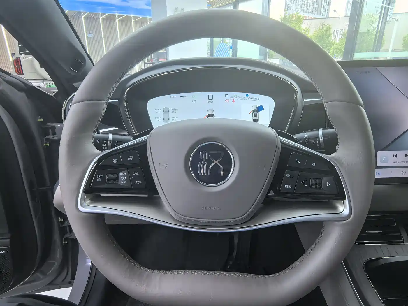 BYD Han 2025 DM-i 125KM LiDAR Smart Driving фото 12