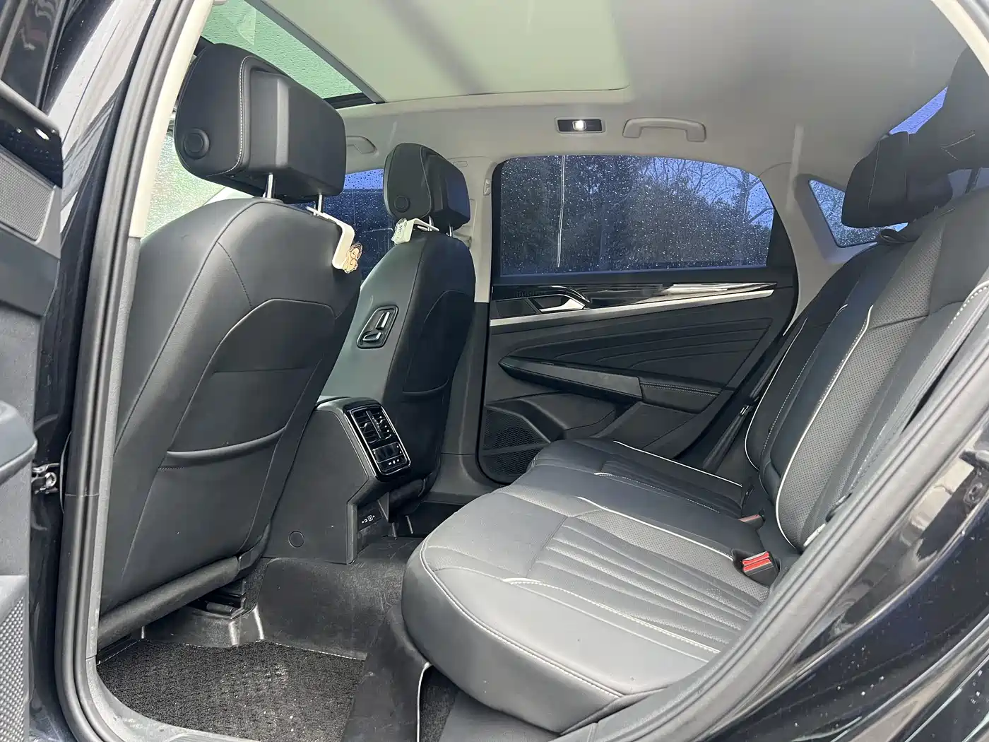 Volkswagen Passat 2024 380TSI Starlight Dragon Soaring Edition фото 9