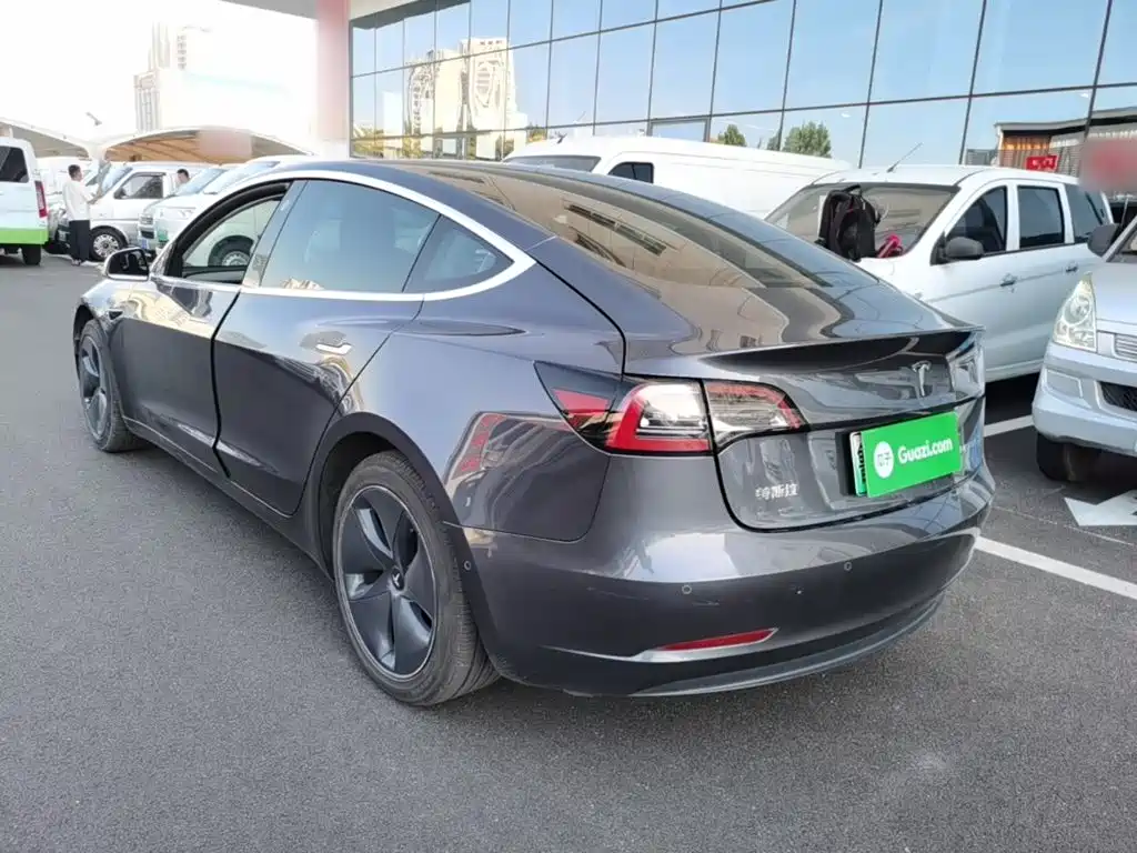 Фото 5 - Tesla Model 3