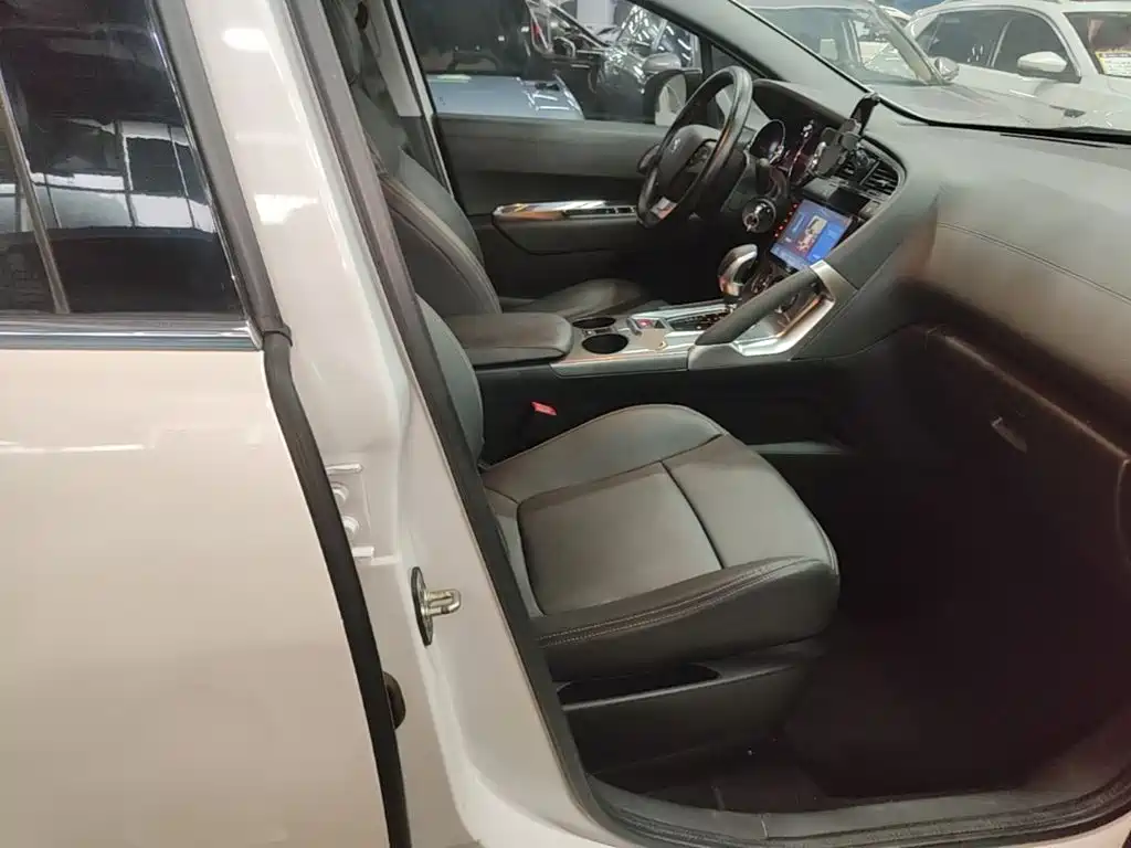 Peugeot 3008 2017 2016 2.0L Automatic Classic Edition