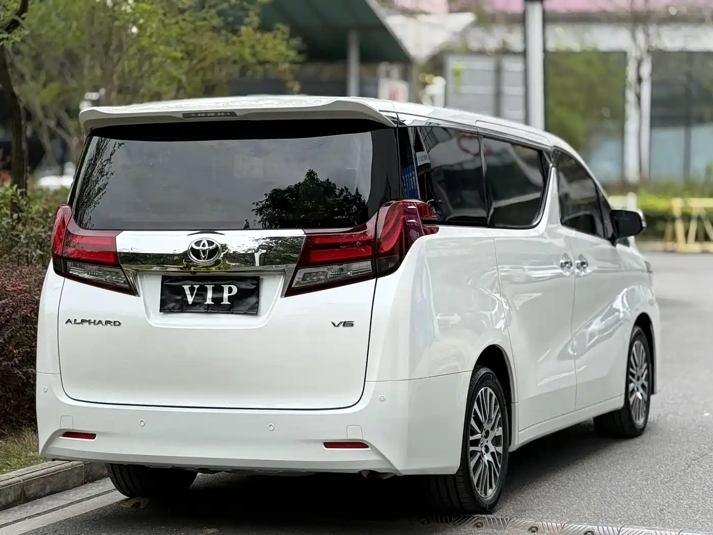 Toyota Alphard 2018 3.5L Luxury фото 5