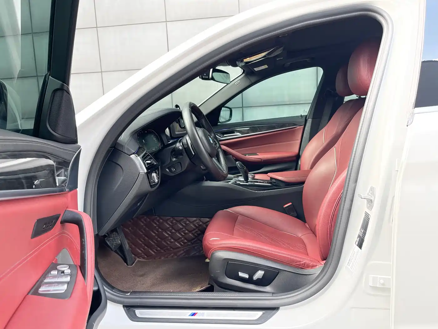 BMW 5 Series 2022 530Li Leading M Sport Package фото 9
