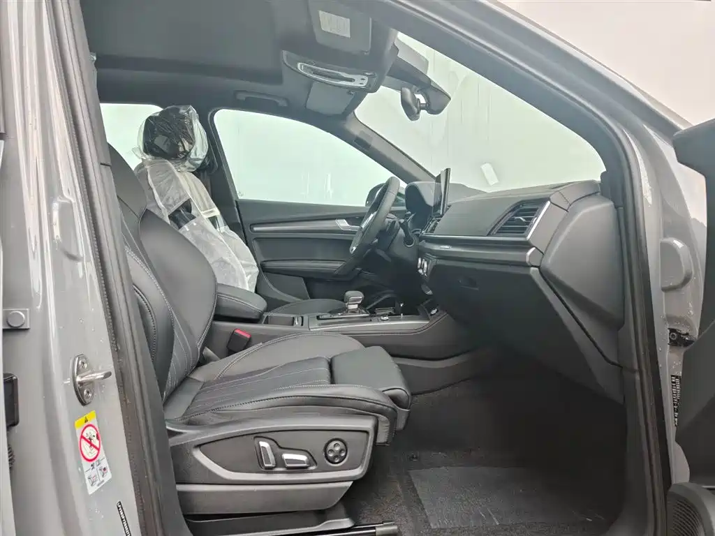 Audi Q5L 2025 Model Year Facelift 45th Anniversary Edition 45 TFSI Luxury Dynamic фото 11