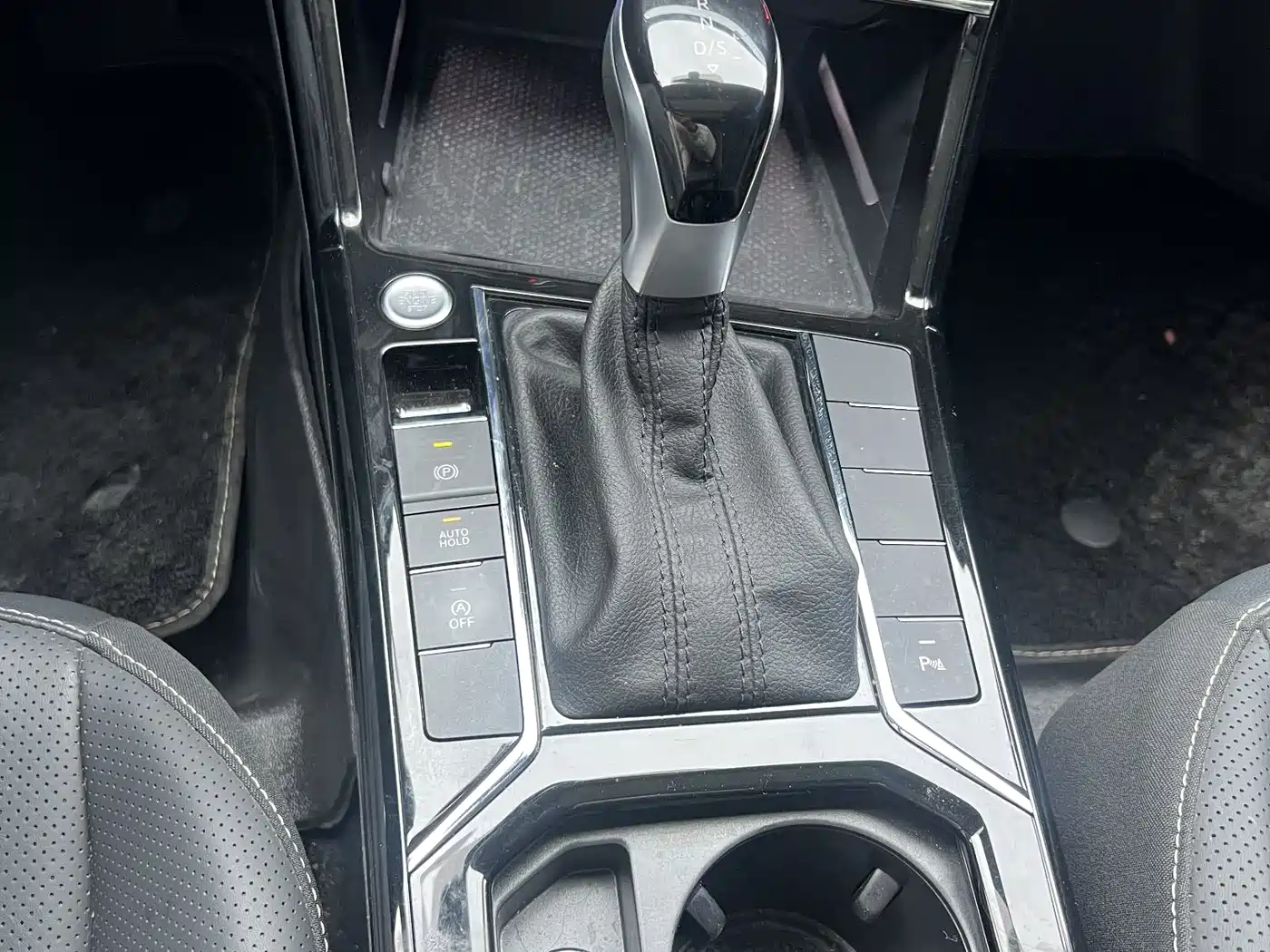 Volkswagen Passat 2024 380TSI Starlight Dragon Soaring Edition фото 14