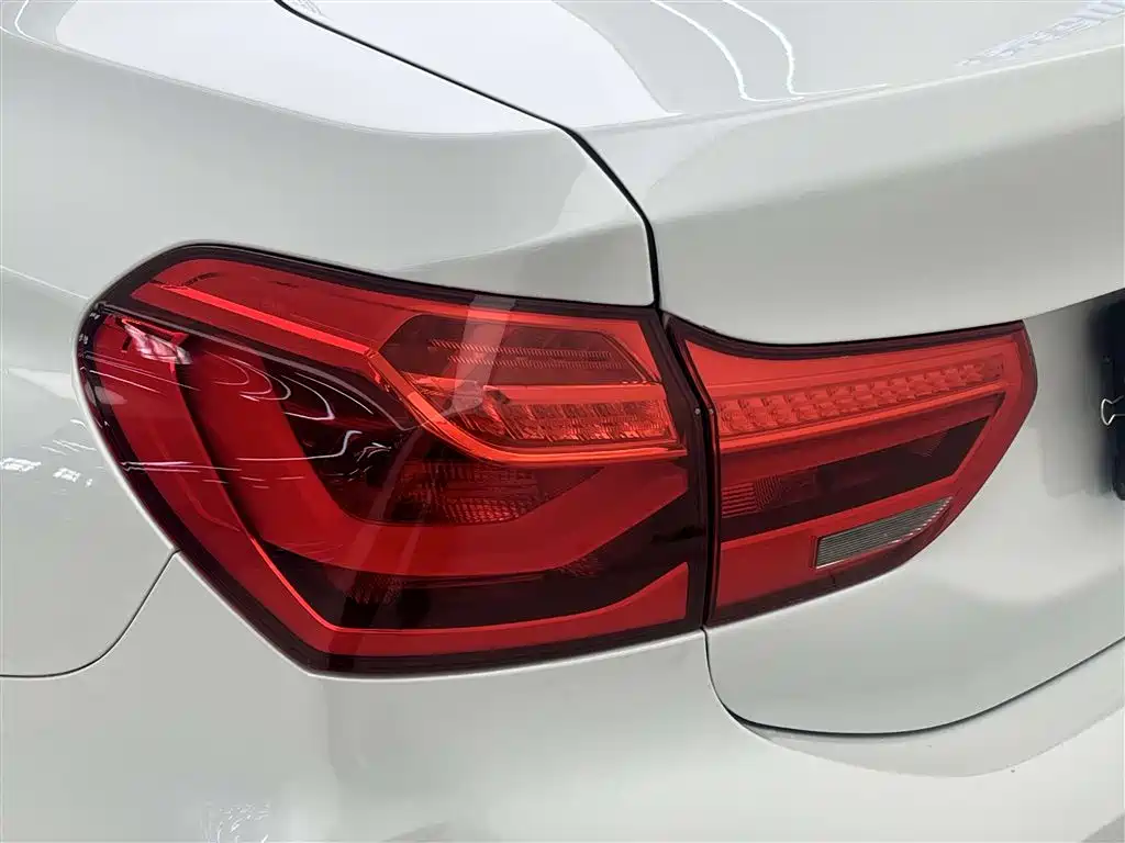 BMW 1 Series 2023 120i M Sport фото 7