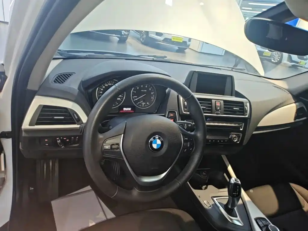 صورة 10 - BMW 1 Series (Import)