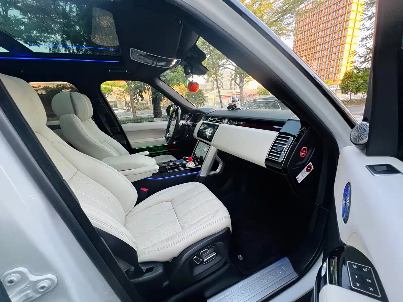 Фото 20 - Land Rover Range Rover