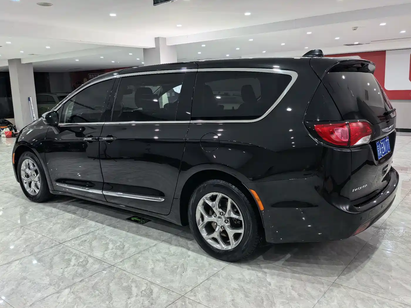 Chrysler Grand Voyager (Import) 2019 2017 3.6L Premium Edition