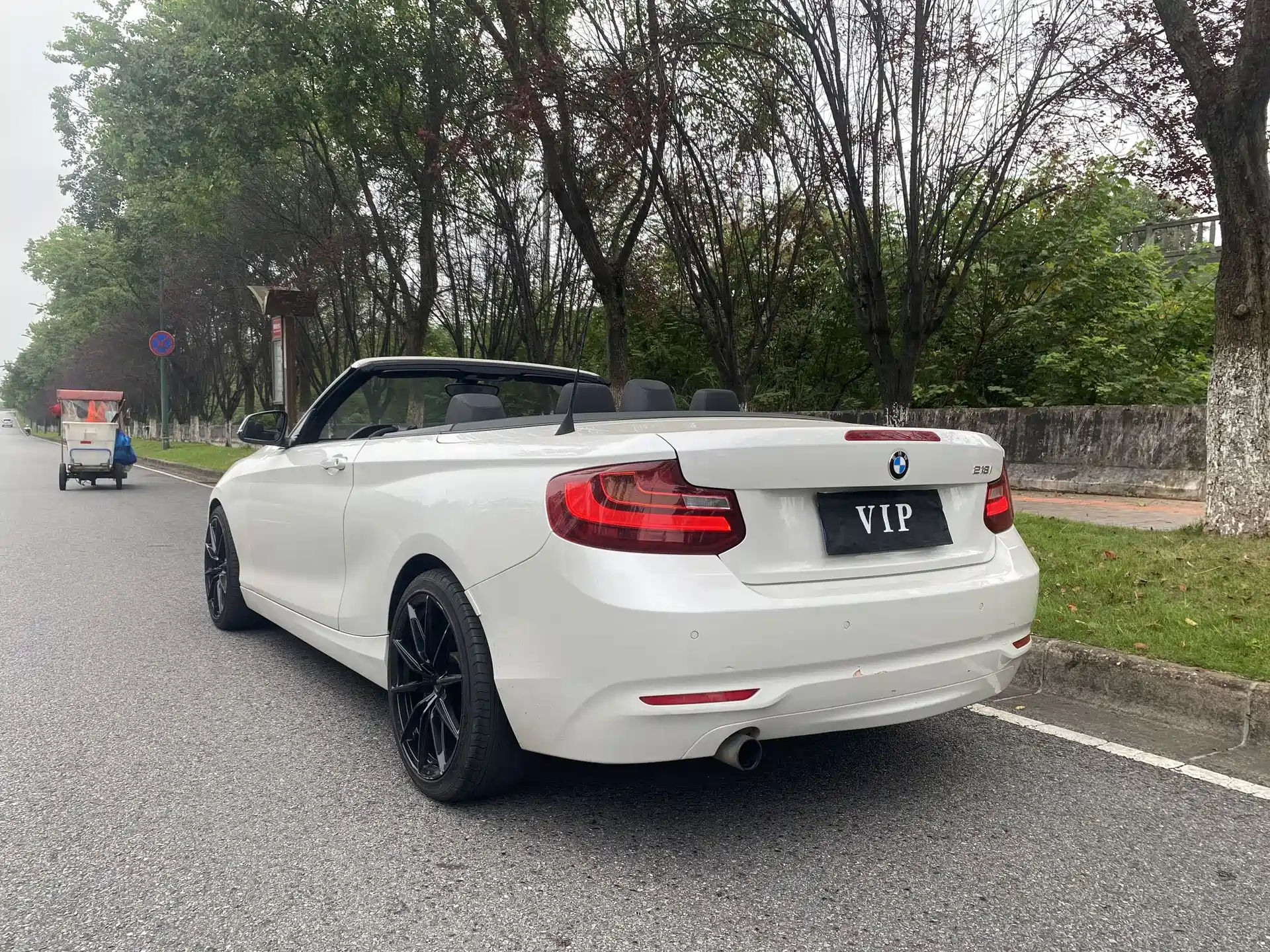 Photo 9 - BMW 2 Series (Import)