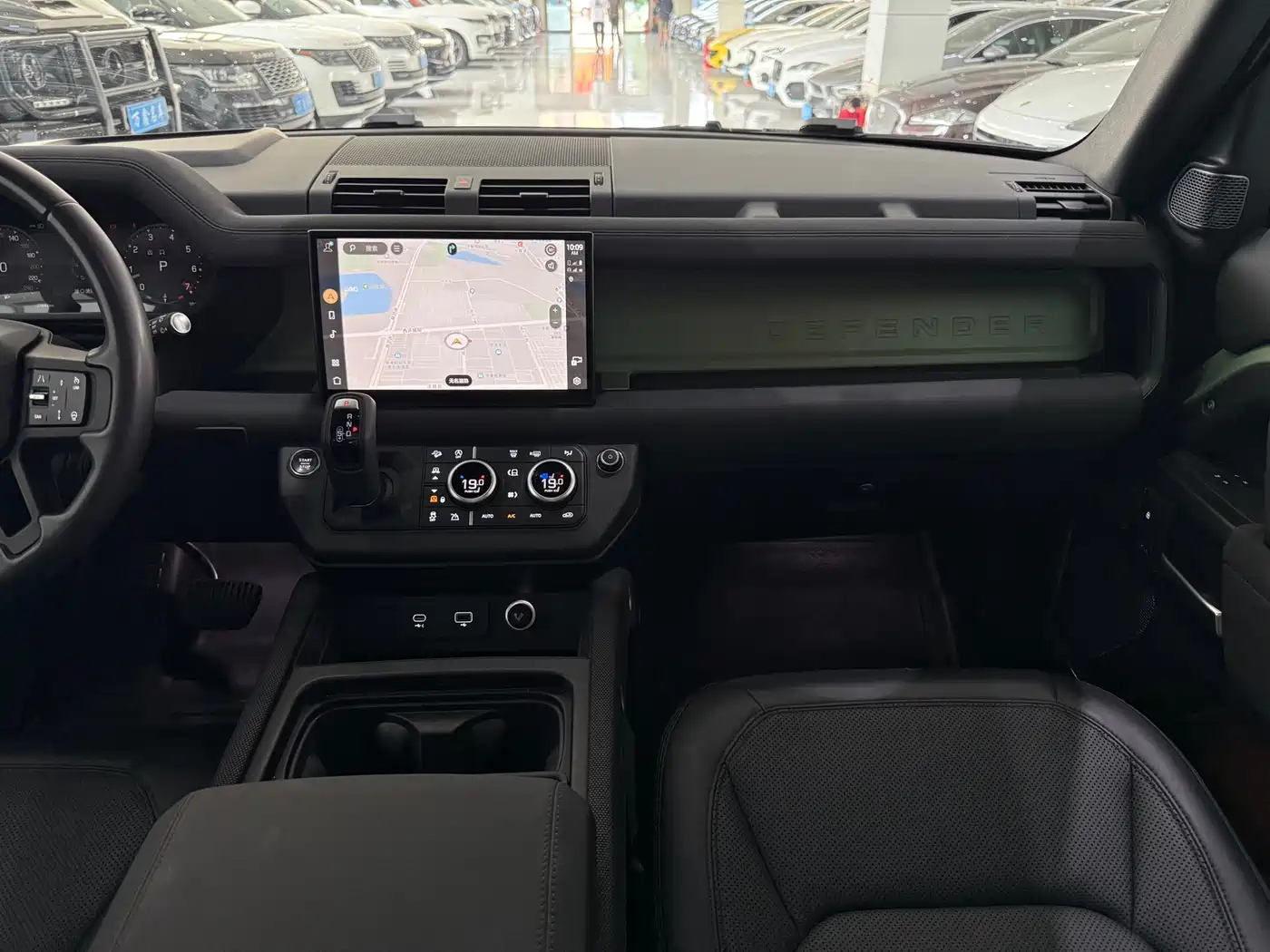 Land Rover Defender 2023 110 3.0T P400 75th Anniversary Legend Edition фото 16