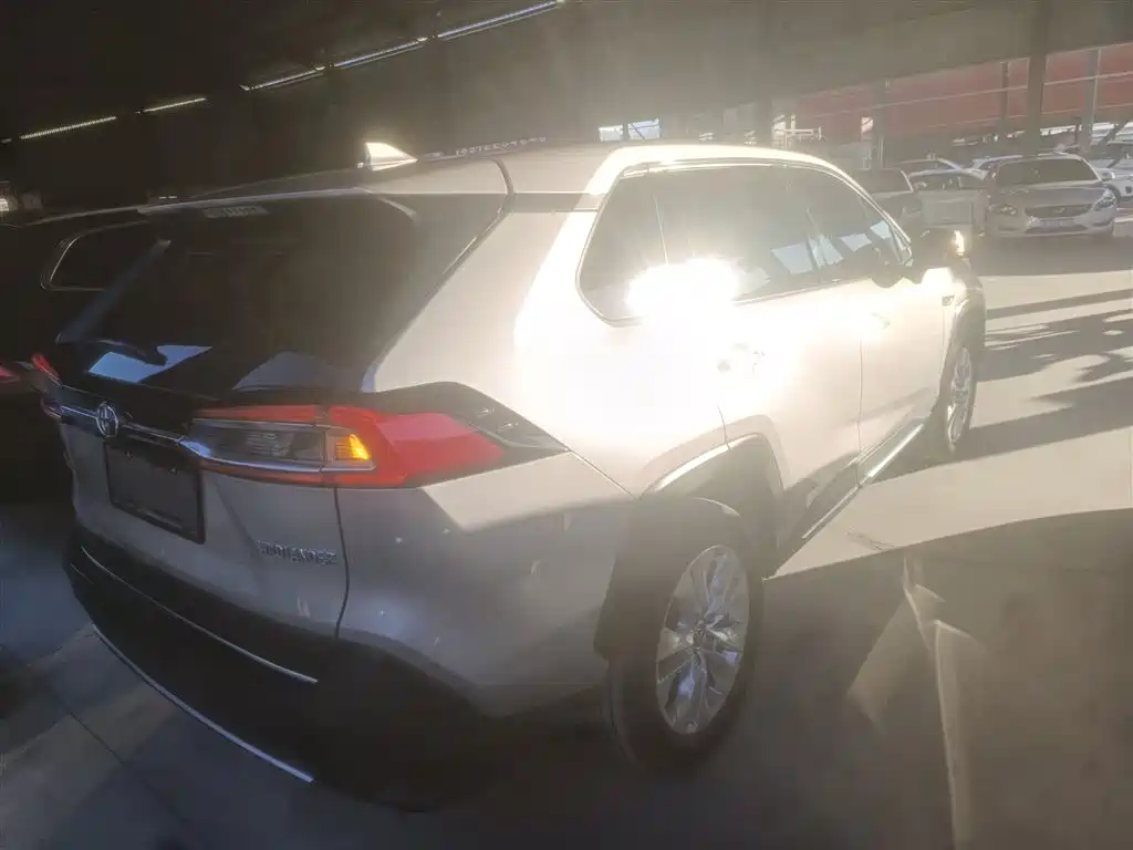 Toyota Wildlander 2020 2.0L CVT FWD Leading Edition фото 7