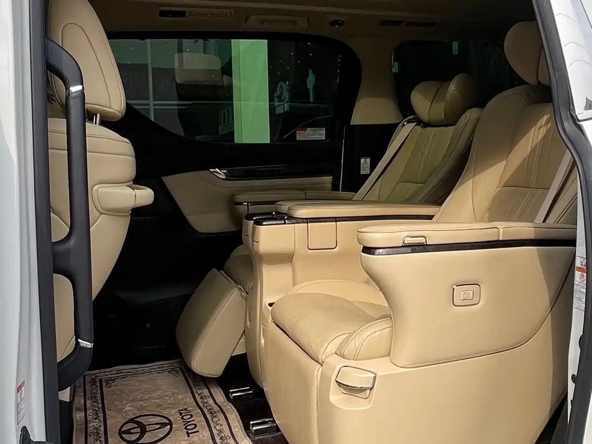 Toyota Vellfire 2019 Hybrid 2.5L HV Premium Edition фото 11