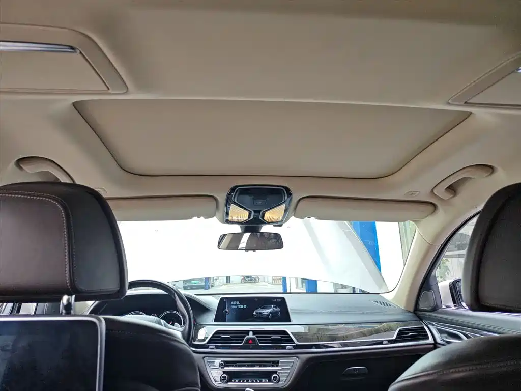 BMW 7 Series 2016 730Li Luxury фото 25