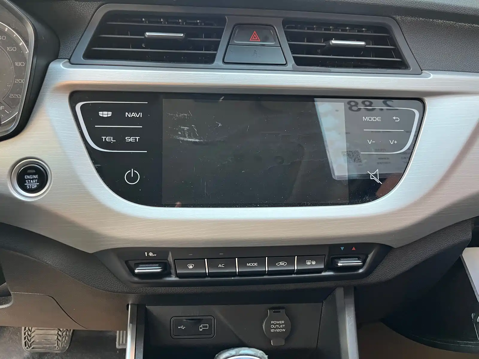 Фото 12 - Geely Vision X3