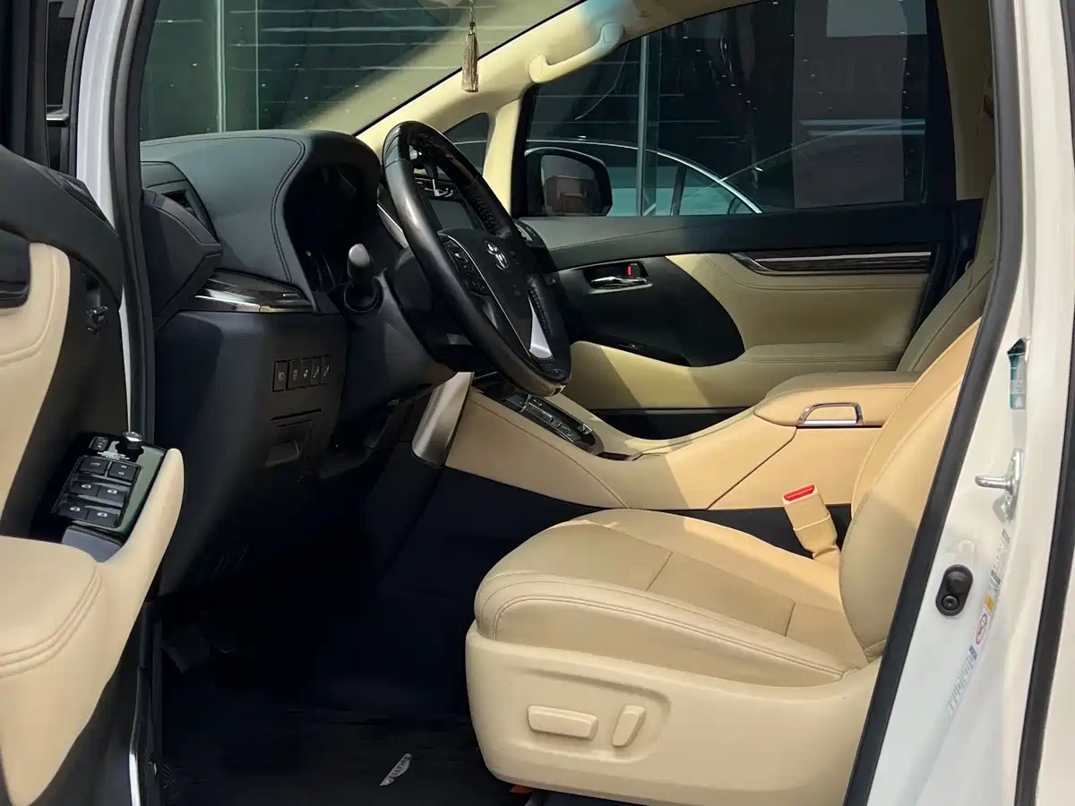 Toyota Vellfire 2019 Hybrid 2.5L HV Premium Edition фото 7