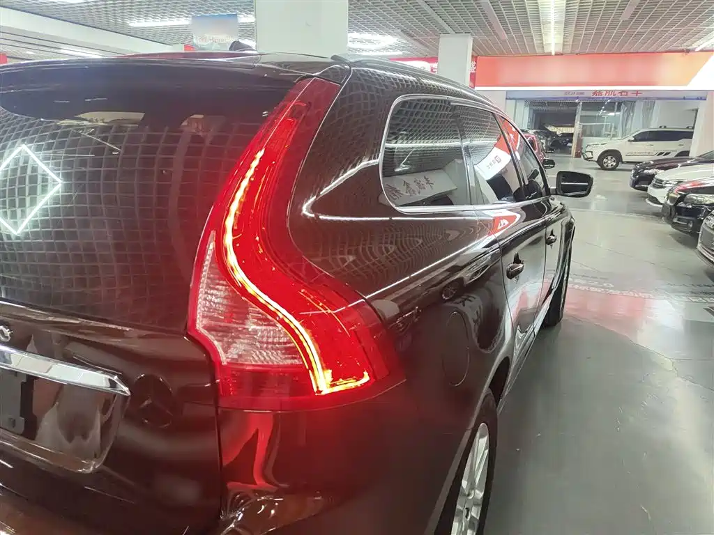 Фото 24 - Volvo XC60