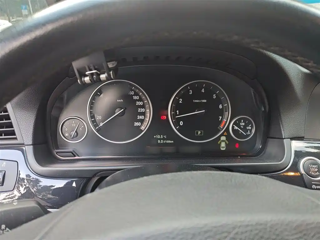 BMW 5 Series (Import) 2014 520i Classic фото 4