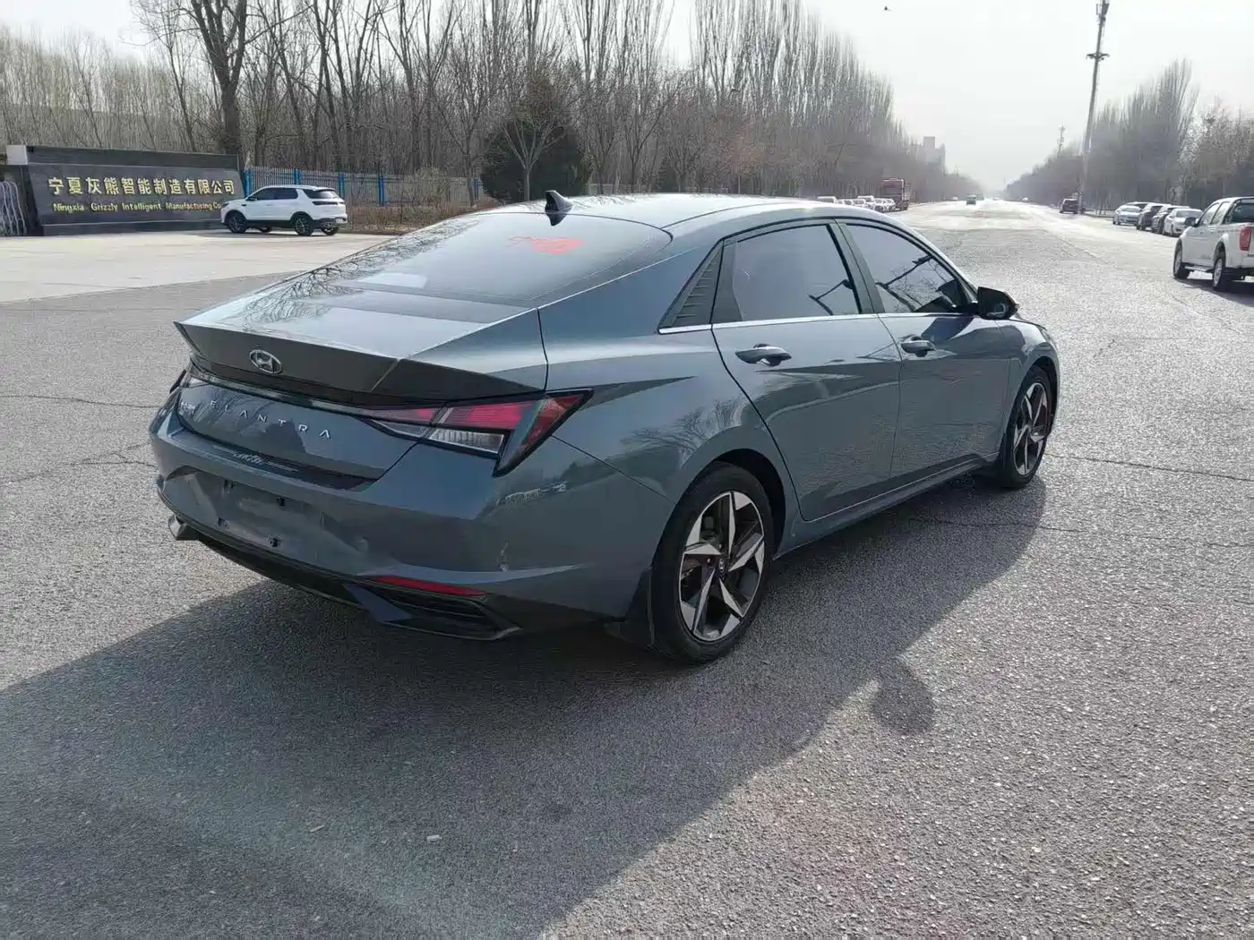Hyundai Elantra 2021 1.5L CVT LUX Premium Edition фото 9
