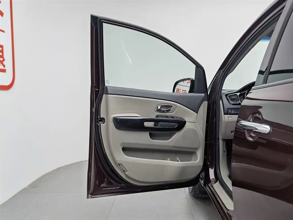 Kia Carnival (Import) 2015 3.3GDI Luxury (China V) фото 8