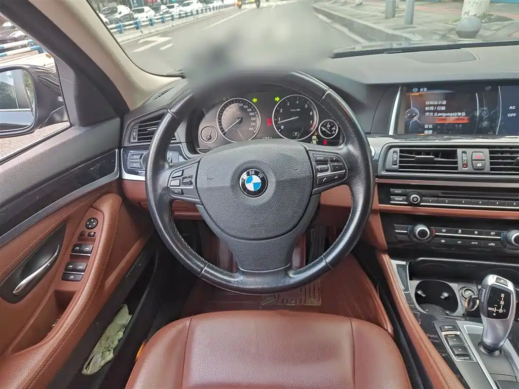 BMW 5 Series (Import) 2014 520i Classic фото 3