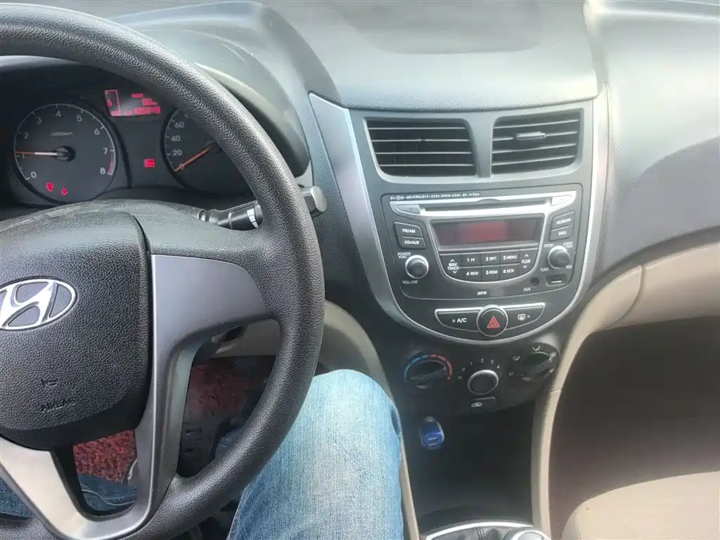Hyundai Verna 2014 1.4L Manual Smart GLS фото 10