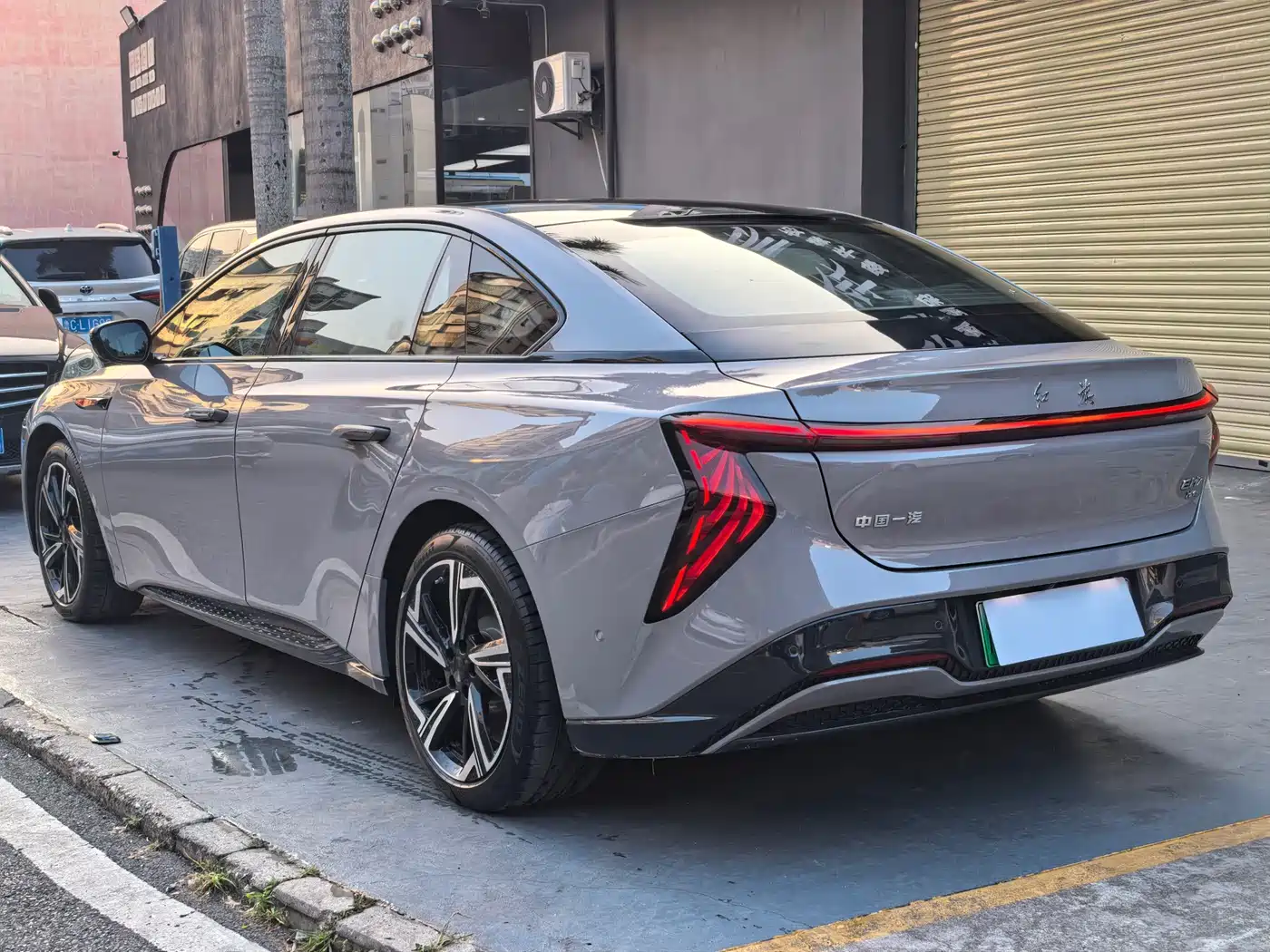 Hongqi EH7 2024 Model 760 Pro+ AWD фото 13