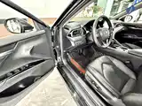 Фото 13 - Toyota Camry