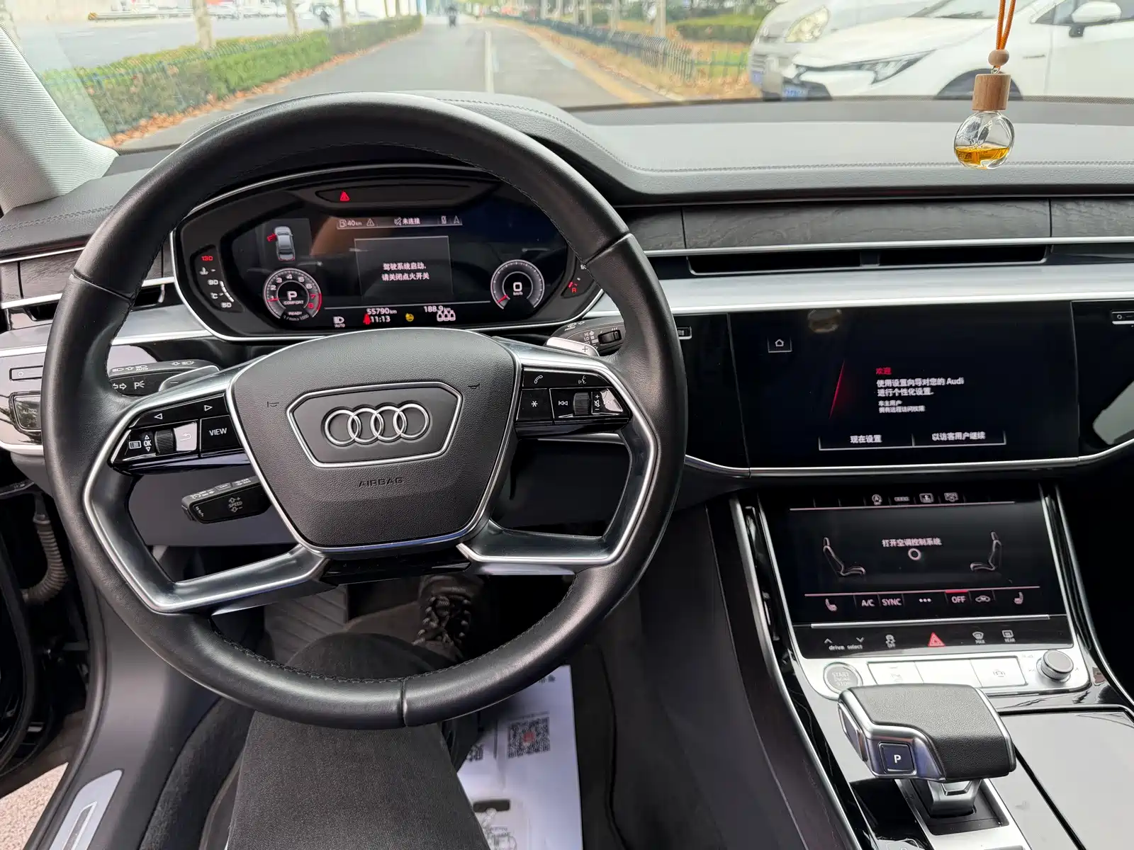 Фото 15 - Audi A8