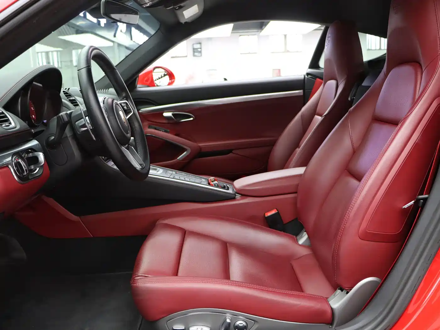 Porsche 718 2018 Cayman 2.0T фото 18