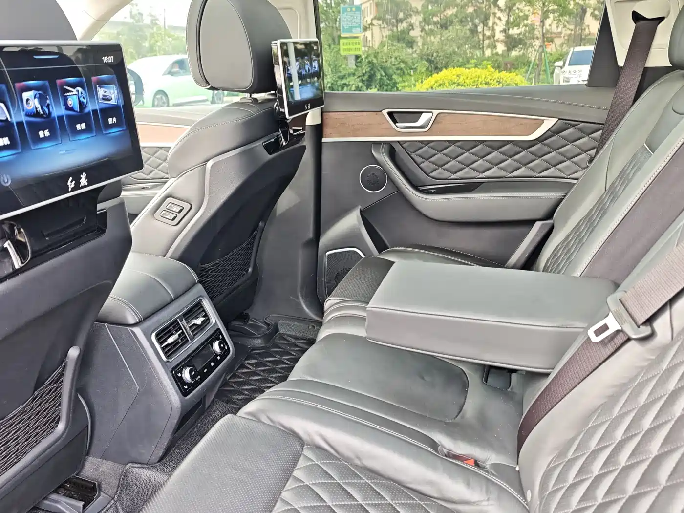 Hongqi HS7 2022 3.0T Auto 4WD Smart Connect Flagship 7-Seater фото 16