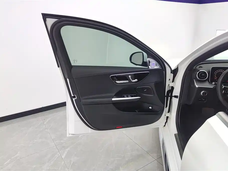 Mercedes-Benz C-Class 2023 Facelift C 200 L Sport Edition фото 7