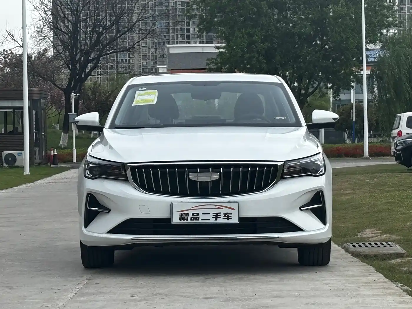 Фото 2 - Geely Emgrand