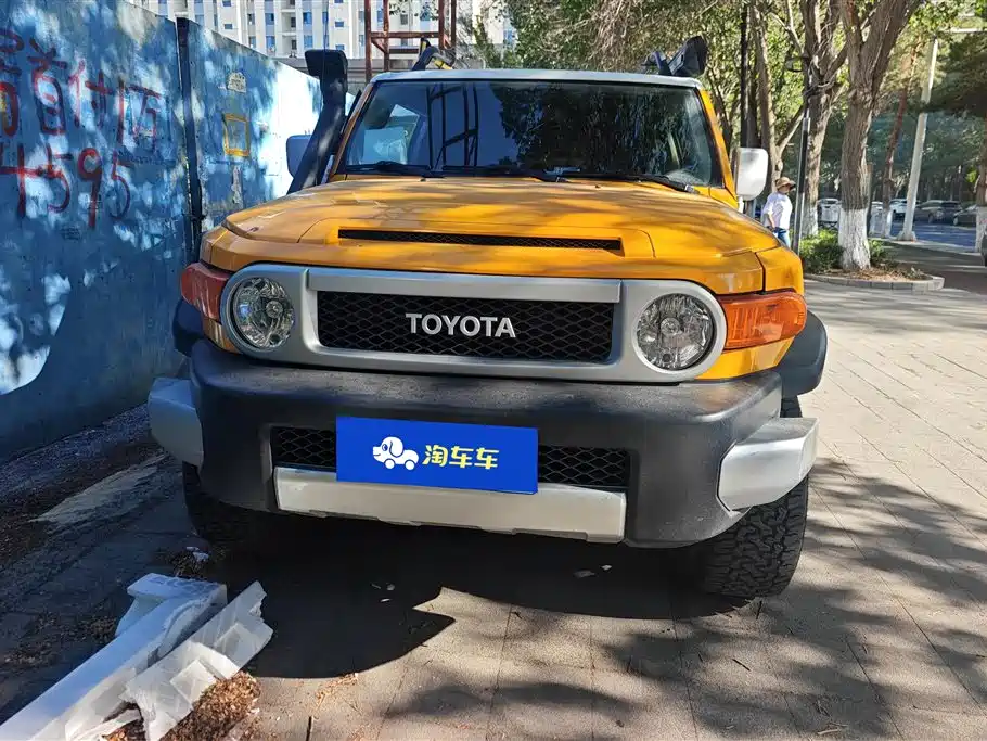 Toyota FJ Cruiser 2013 4.0L фото 2