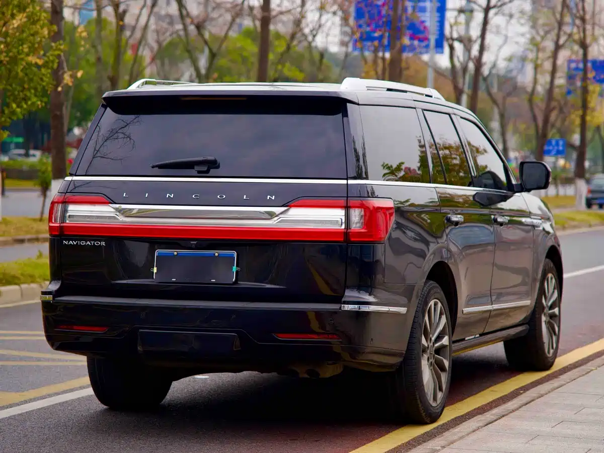 LINCOLN NAVIGATOR