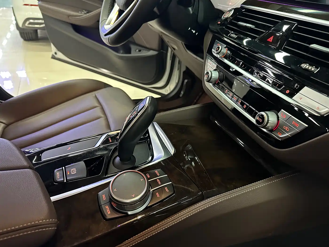 BMW 5 Series 2020 525Li Luxury Package фото 11