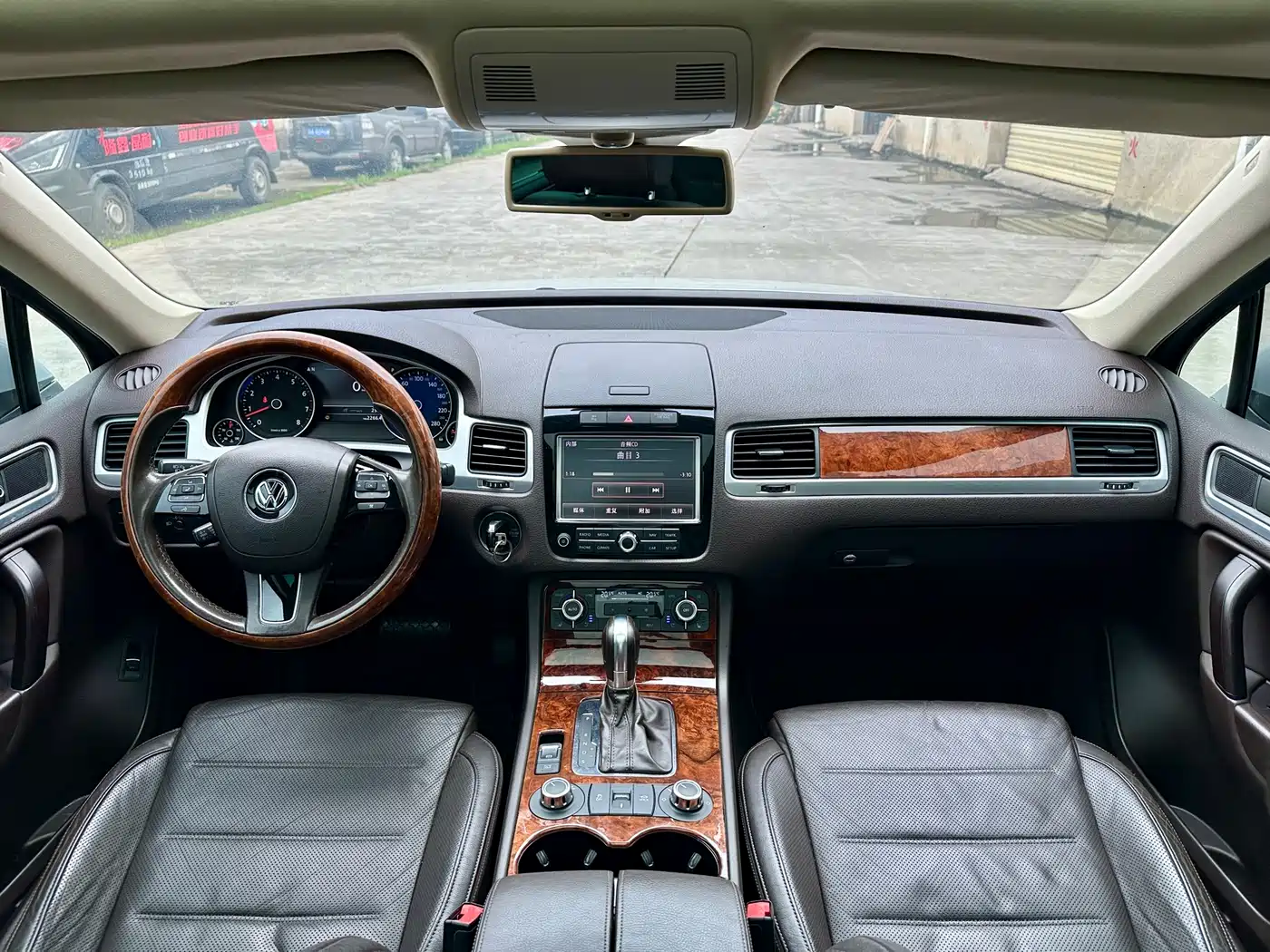Volkswagen Touareg 2011 3.0TSI Premium фото 12