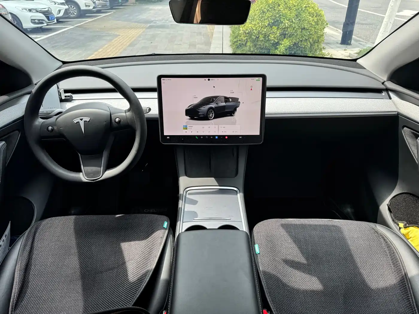TESLA MODEL Y