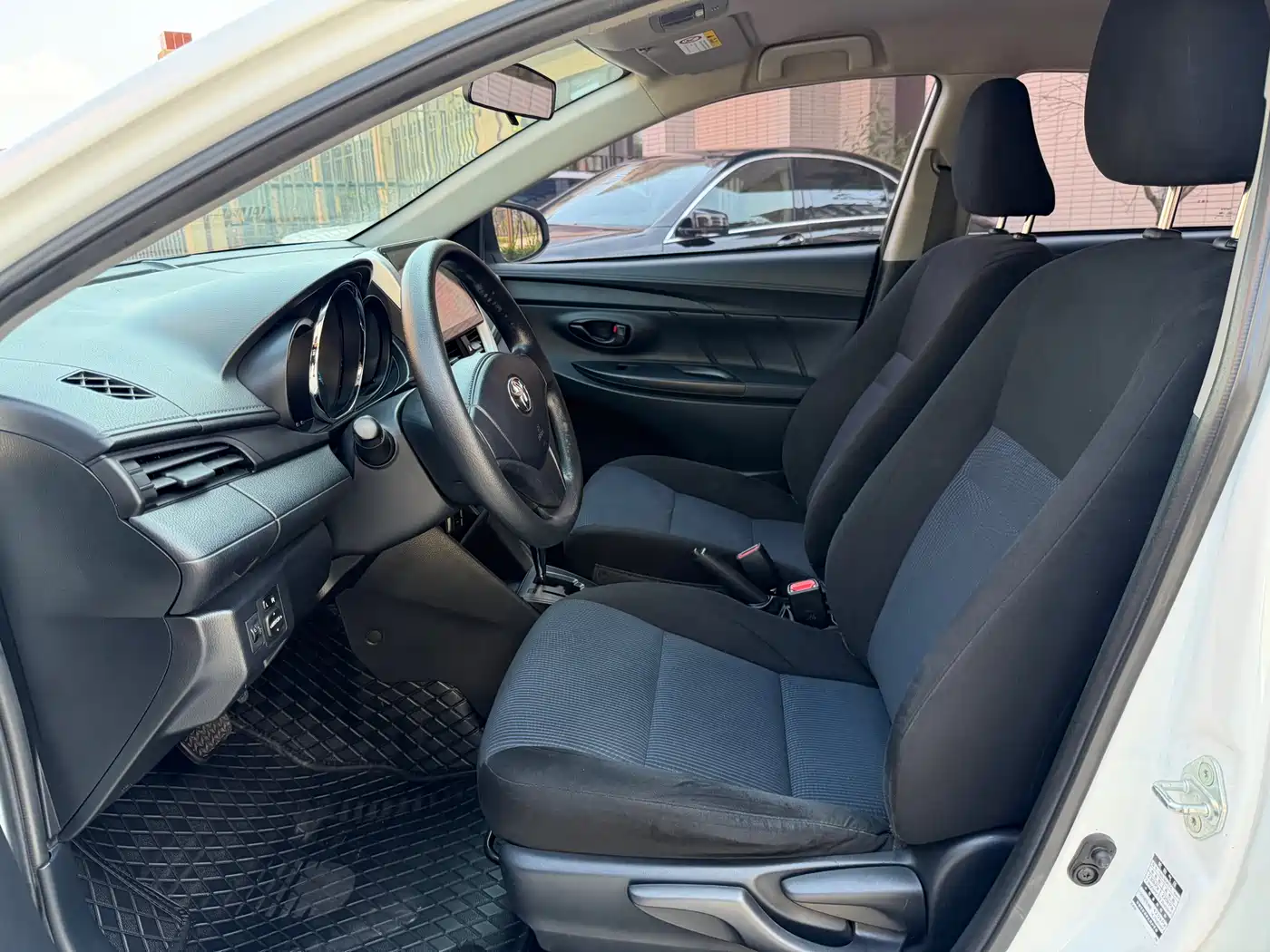 Toyota YARiS L Zhi Xiang 2017 1.5E CVT Charming Edition фото 7